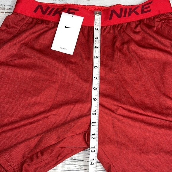 Nike Men’s Crimson Red Standard Training Shorts SZ L Zipper Pocket/Pull-String - Picture 8 of 9